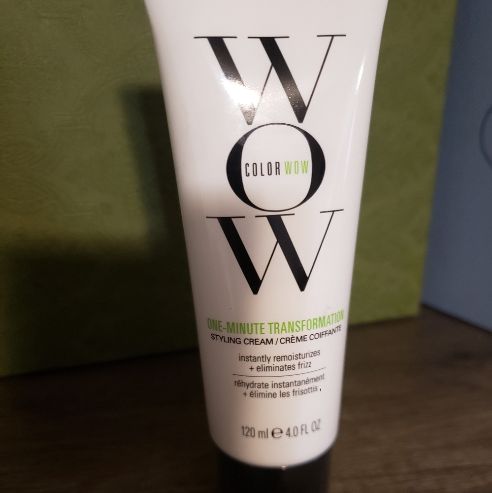 Color WOW anti frizz, hydrating styling cream for hair